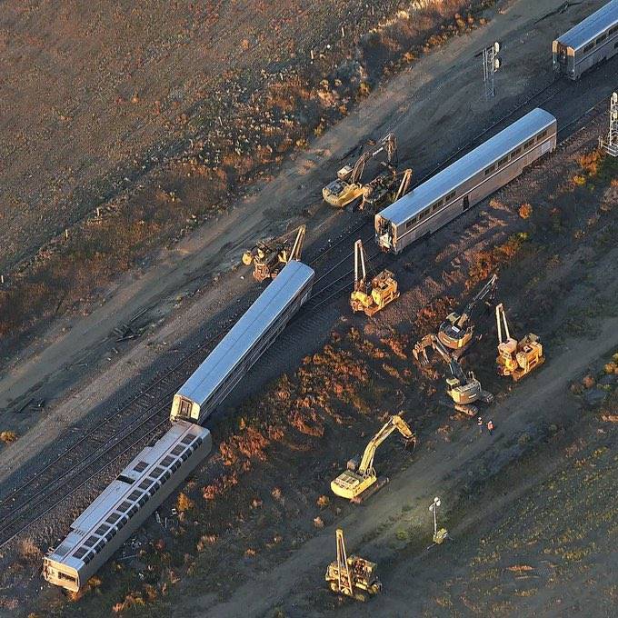 Un tren se descarrila en el centro de EEUU y deja 3 personas sin vida