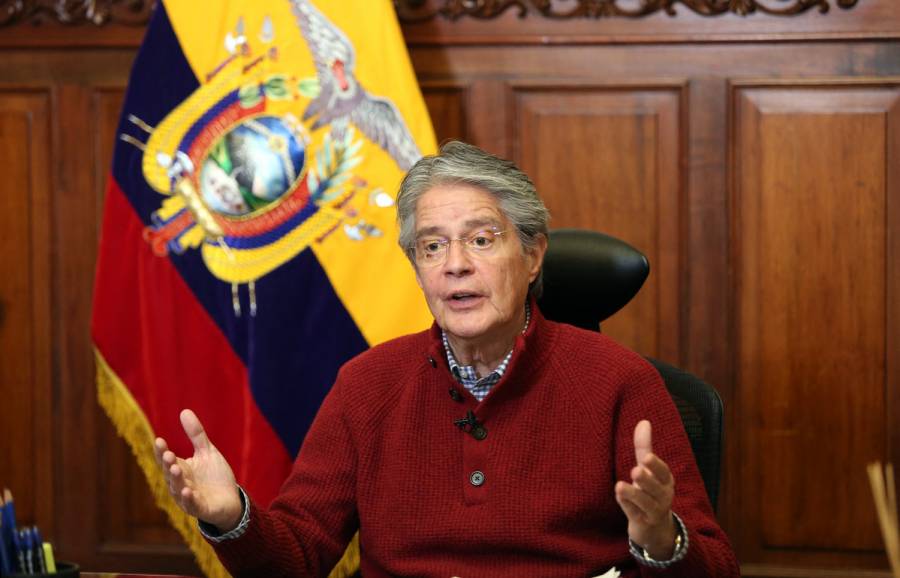 Presidente de Ecuador baja precios de combustibles sin contentar a indígenas