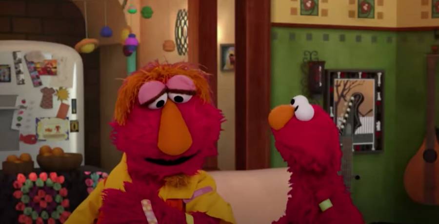 Elmo invita a los peque&ntilde;os a vacunarse contra el COVID-19