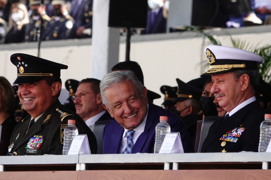 AMLO celebra destapes de 