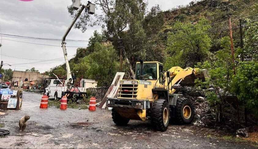 Alcaldía Xochimilco ayuda a habitantes de 58 viviendas afectadas por desplazamiento de rocas