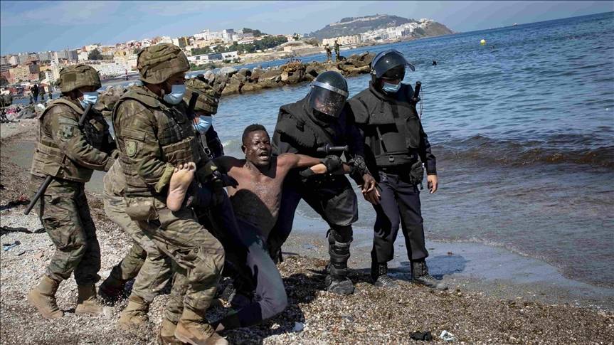 Protestan 60 ciudades de España contra violencia migratoria
