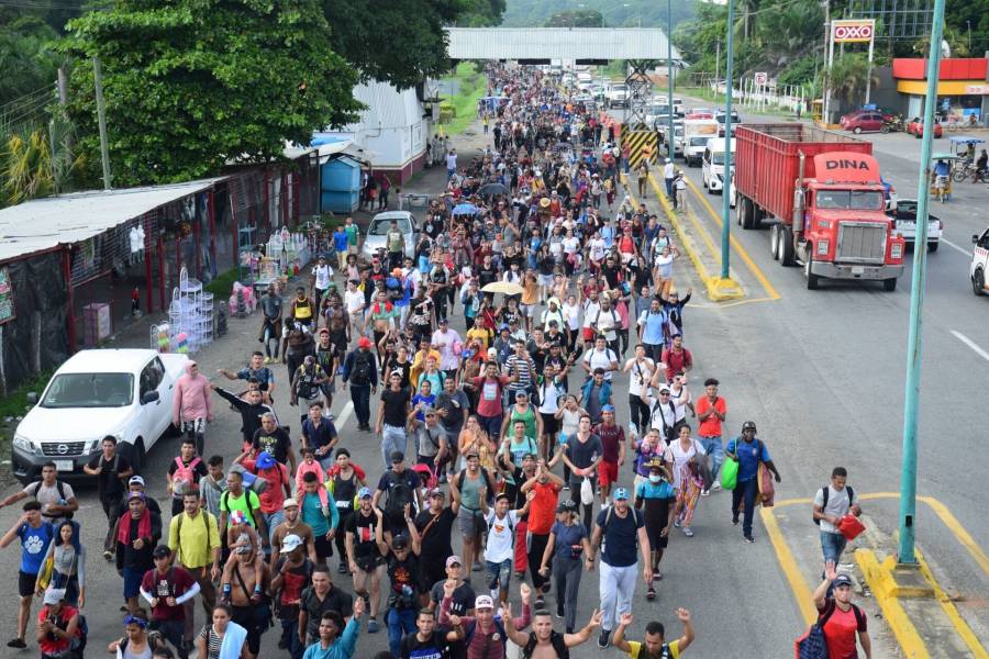 INM otorga permisos temporales a migrantes para transitar por México