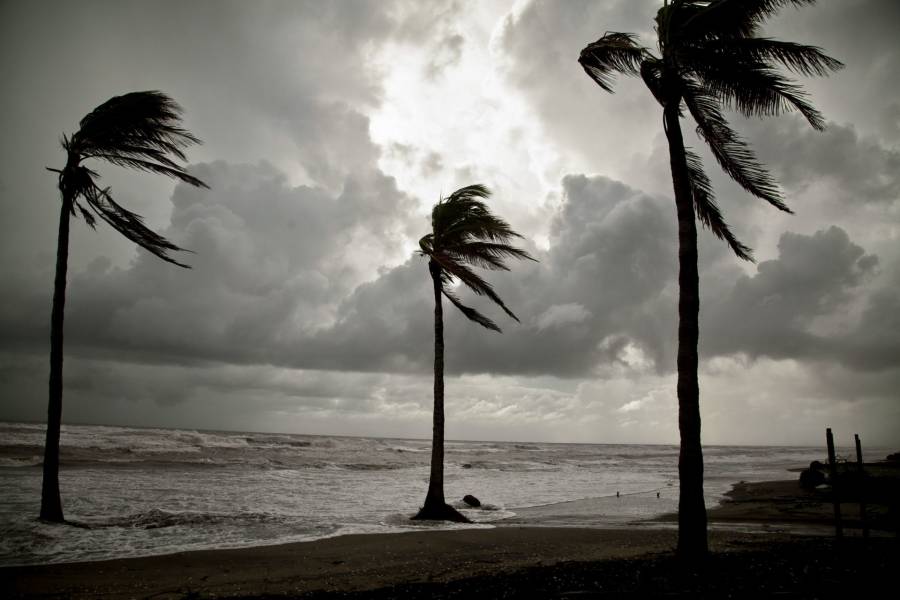 Tormenta tropical Bonnie se intensifica a huracán categoría 1