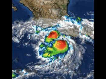 Hurac&aacute;n “Bonnie” sube a Categor&iacute;a 2; se ubica entre Guerrero y Michoac&aacute;n