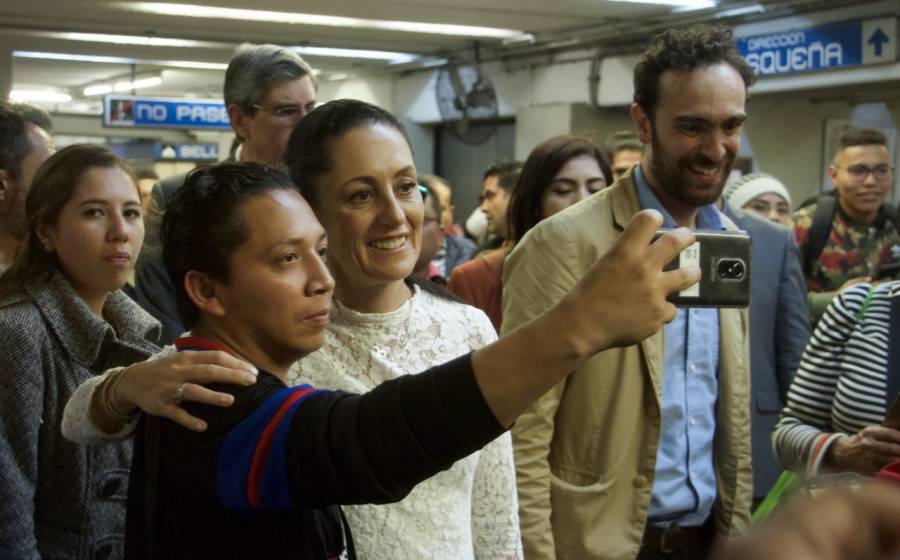 Tras corto circuito, Sheinbaum recorre Línea 2 del Metro