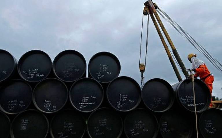 Petróleo vuelve a 100 USD; hay preocupación por el crudo 