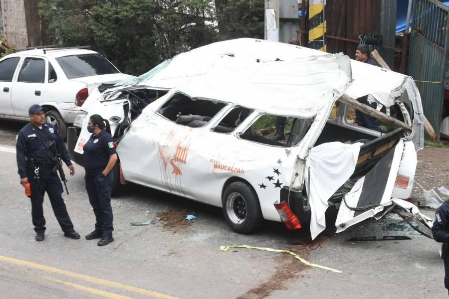 Choque de transporte p&uacute;blico deja un muerto y 11 heridos en Tlalnepantla