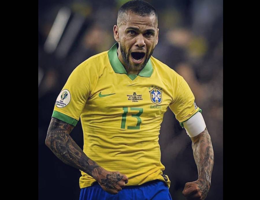 Dani Alves, cada vez más cerca de los Pumas de la UNAM