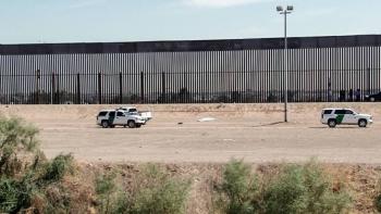 Condados en Texas declaran emergencia por “invasi&oacute;n” de migrantes