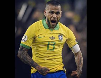 Dani Alves, cada vez m&aacute;s cerca de los Pumas de la UNAM