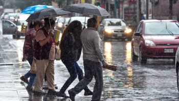 Bonnie podr&iacute;a ser cicl&oacute;n tropical; se pronostican lluvias de fuertes a moderadas