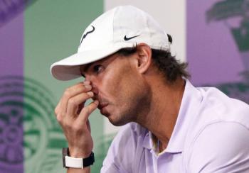 Nadal abandona por lesi&oacute;n en Wimbledon; presenta un desgarro abdominal