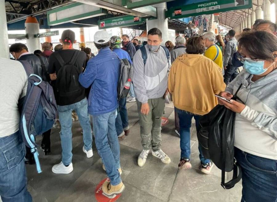 Metro CDMX: Reportan retrasos en Línea B; usuarios se quejan