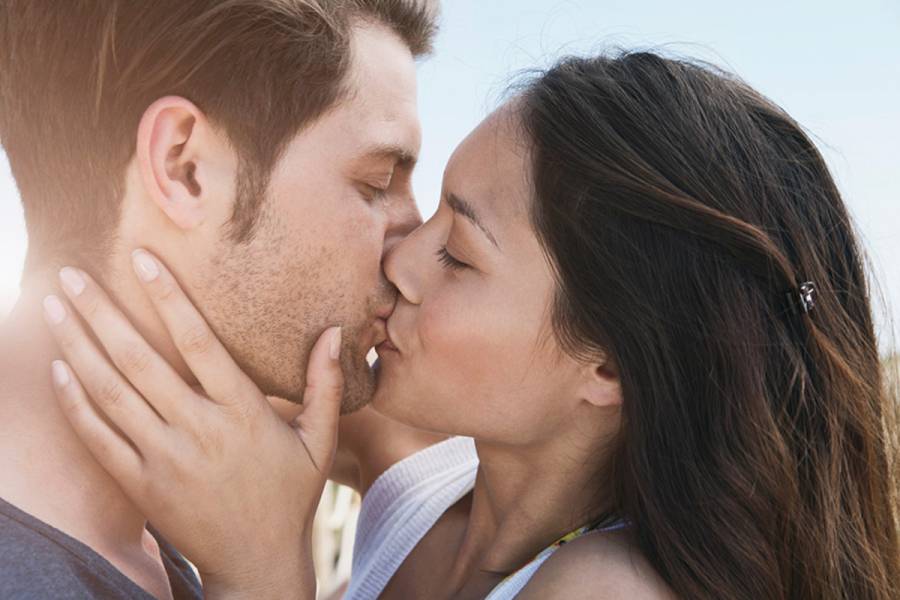 Beso, ¿práctica evolutiva o aprendida para demostrar afecto?