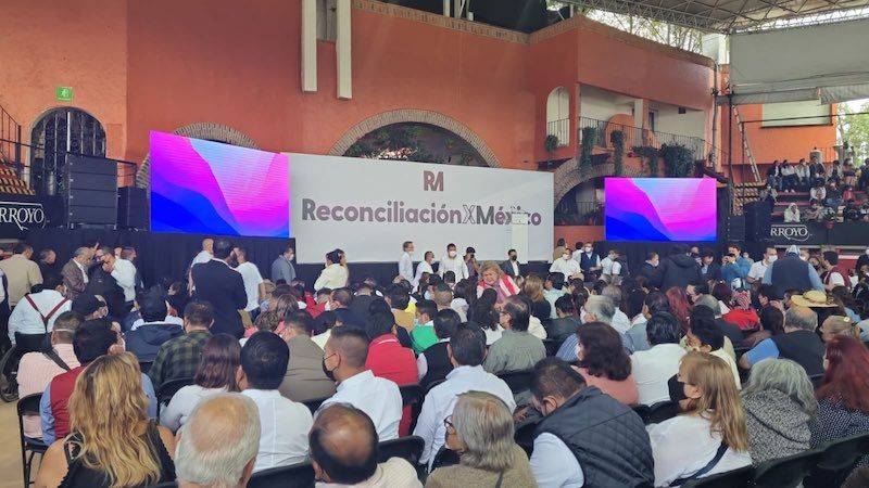 Ricardo Monreal es recibido en Plaza de Toros de CDMX al grito de “¡Presidente!”