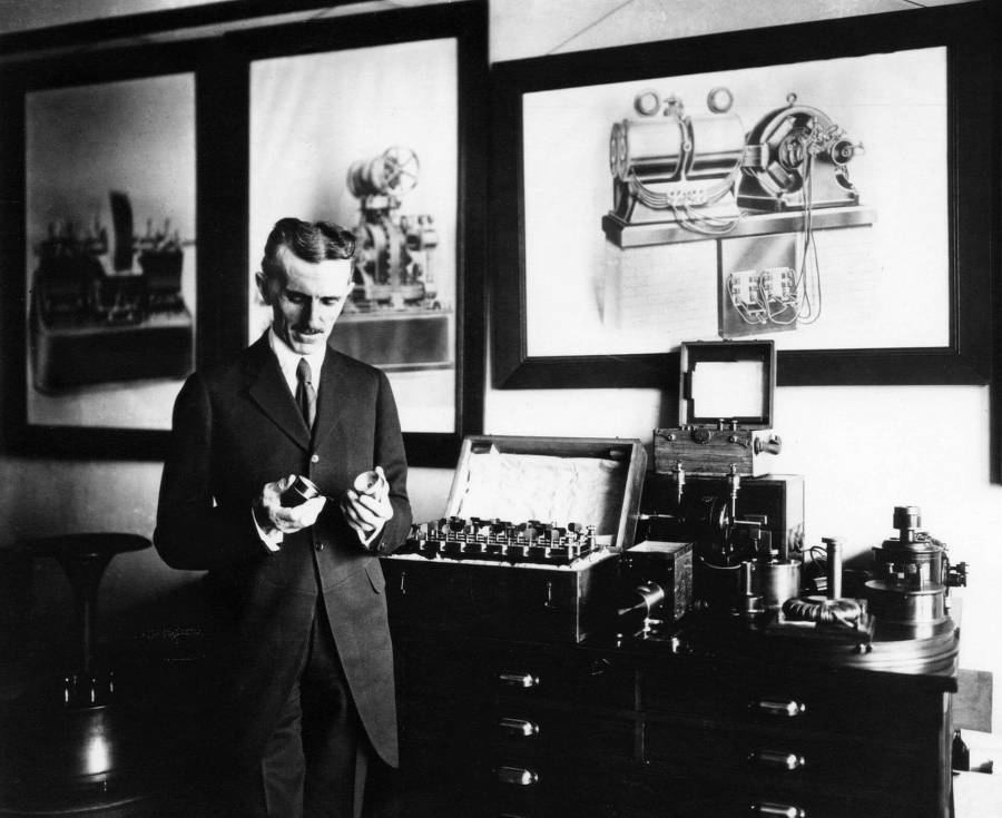Nikola Tesla dio luz al mundo, hoy cumpliría años