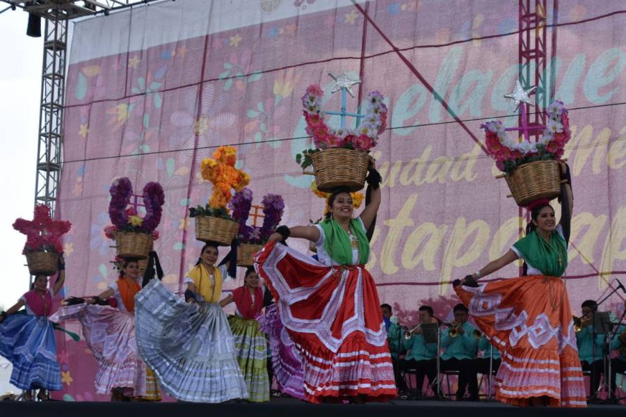 Familias disfrutan de la fiesta cultural de Oaxaca en Iztapalapa