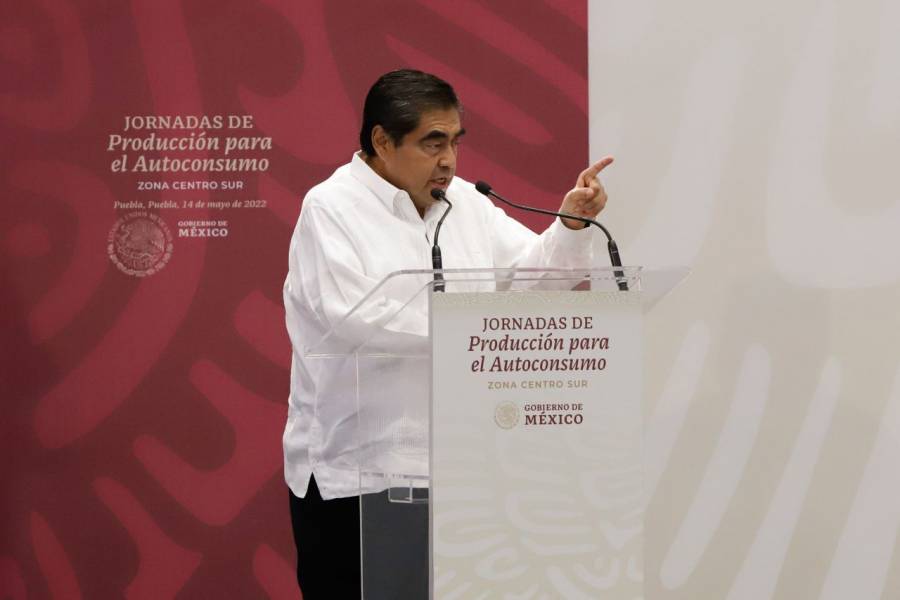 Él está abrumado: Miguel Barbosa responde a denuncia de Ignacio Mier