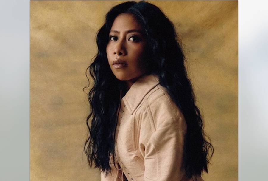 Yalitza Aparicio deslumbra al posar en Prada y Fendi