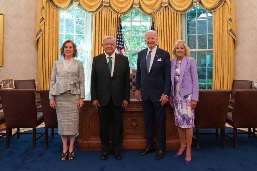 La salida no es el conservadurismo, señala AMLO a Biden