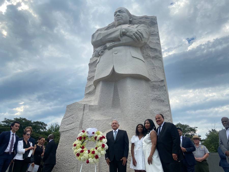 AMLO rinde homenaje a Roosevelt y Luther King