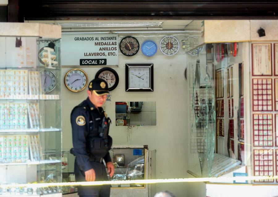 Caen dos sospechosos por asalto a joyería de Plaza Lindavista