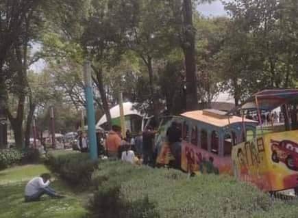 Se descarrila el trenecito de la Alameda de Toluca; hay varios chavitos lesionados