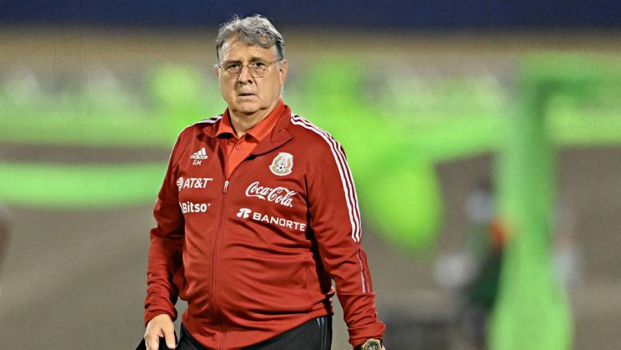 Fuertes críticas a Gerardo Martino, técnico de México luego de ser captado en partido de Argentina