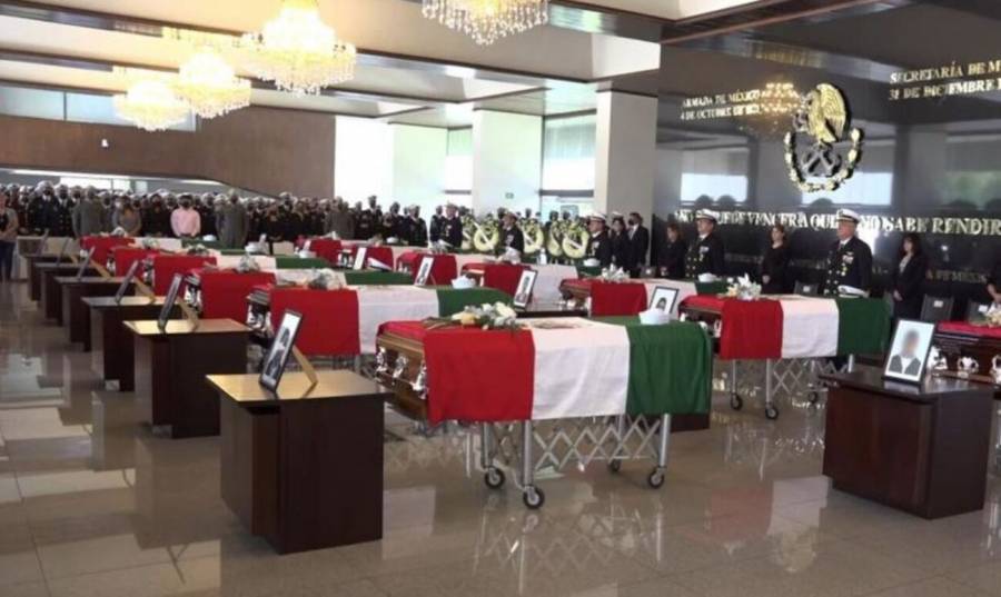 Marina rinde homenaje a 14 elementos que cayeron en helicóptero