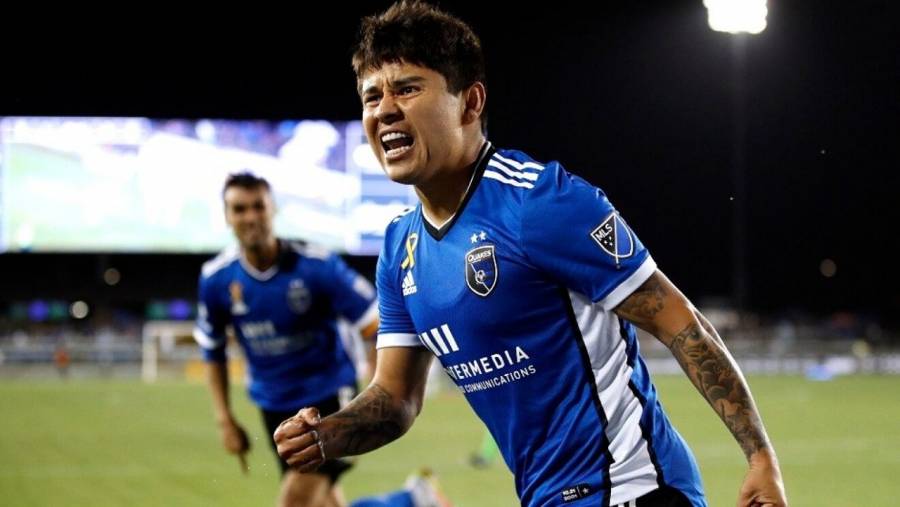 'Chofis' L&oacute;pez es oficialmente nuevo jugador del Pachuca