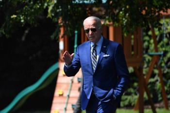 Joe Biden da positivo a Covid-19; presenta 