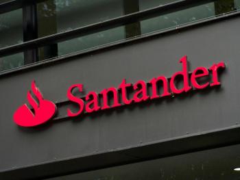 Santander sale de la carrera para adquirir Banamex