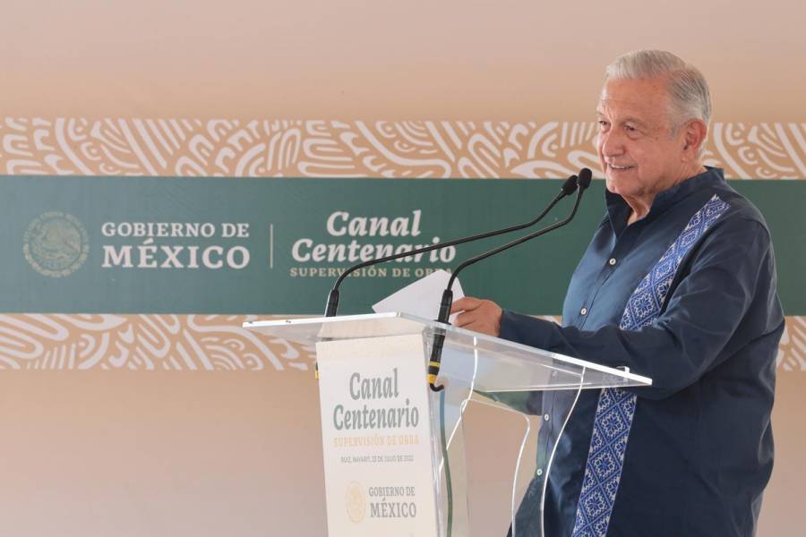 AMLO supervisa los avances del Canal Centenario, en Nayarit