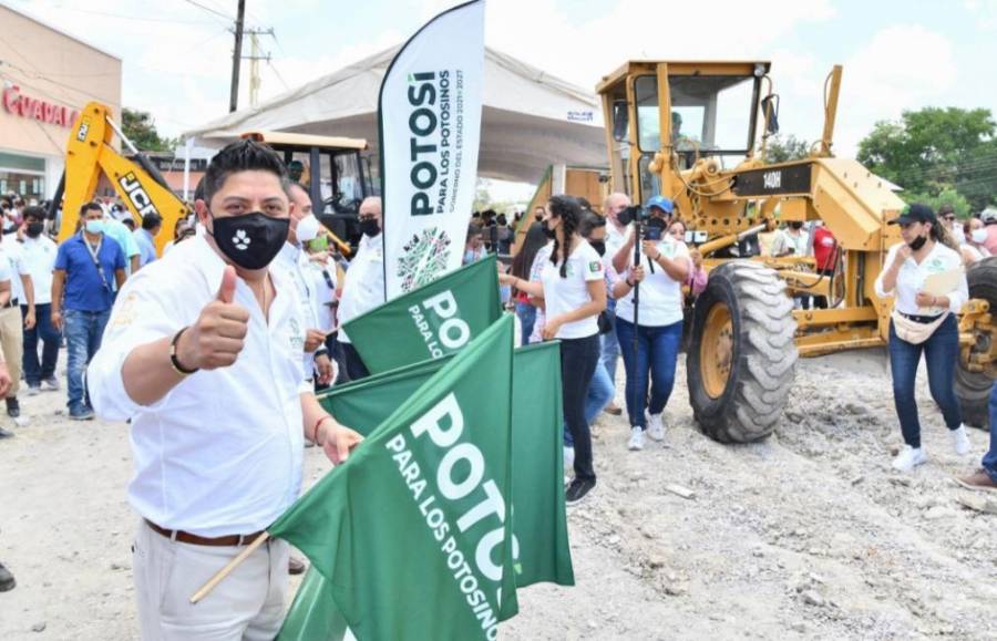 Ricardo Gallardo apoya a cañeros con obras de Nuevo Camino al Ingenio