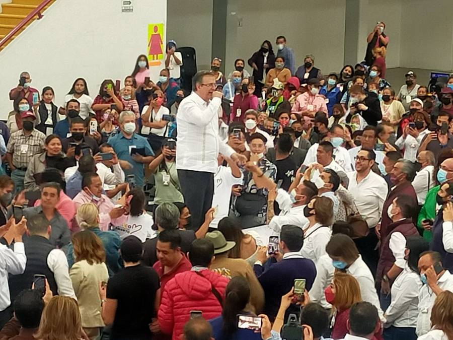 Llama Ebrard a defender la política energética de AMLO