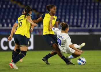 La falta de apoyo al f&uacute;tbol femenino enloda al anfitri&oacute;n de la Copa Am&eacute;rica