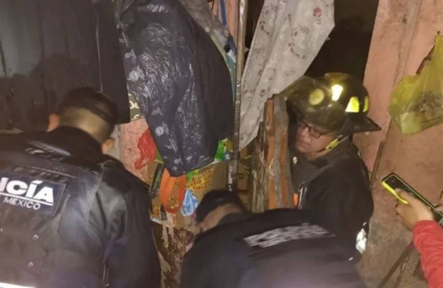 Mujer es rescatada entre escombros tras la caída del techo de su vivienda