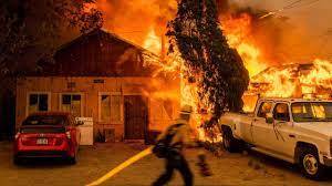 Miles de evacuados en EU mientras el fuego en California se extiende
