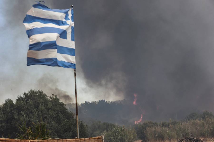 Grecia combate grandes incendios forestales en medio de ola de calor