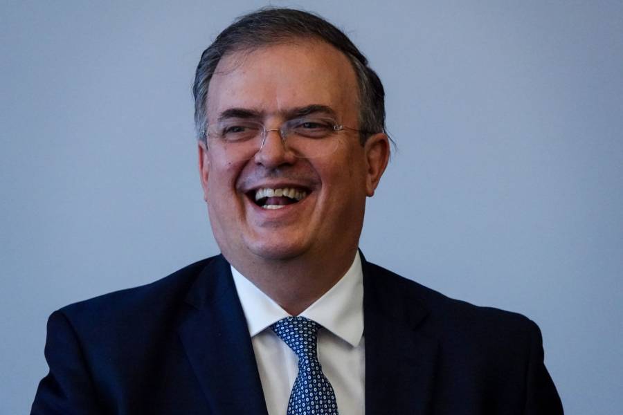 ¿Por qué Marcelo Ebrard sigue en Twitter cuentas de lomitos y gatitos? El canciller lo explica