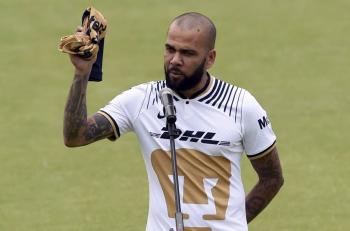 Dani Alves podr&iacute;a debutar el mi&eacute;rcoles en el f&uacute;tbol mexicano