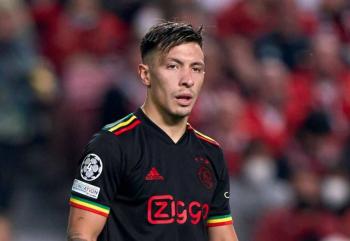 El Manchester United confirma el fichaje del argentino Lisandro Mart&iacute;nez