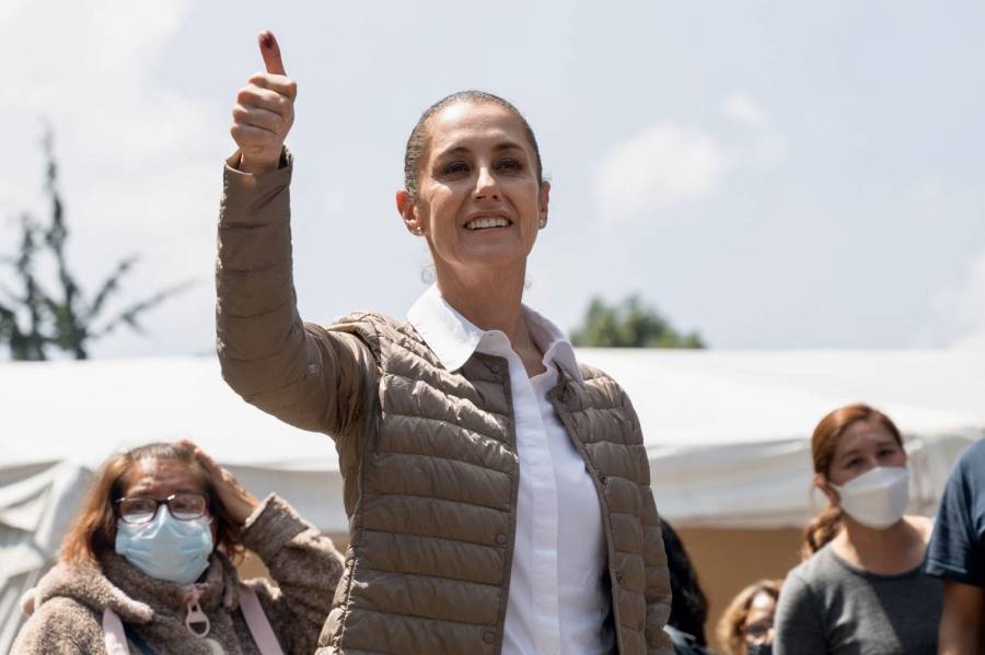 Sheinbaum emite su voto para renovar el Congreso Nacional de Morena