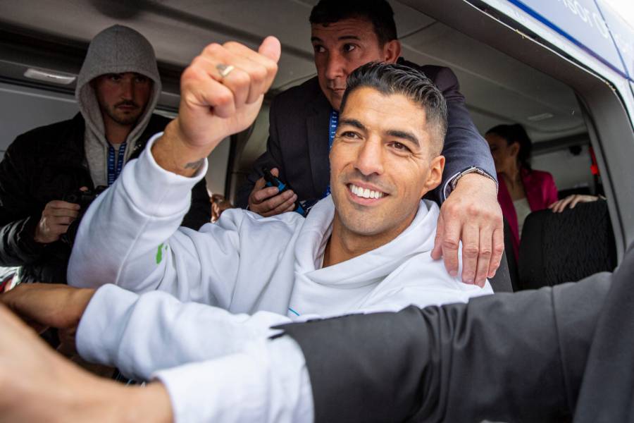 En medio de una fiesta popular, Suárez vuelve a Nacional de Uruguay