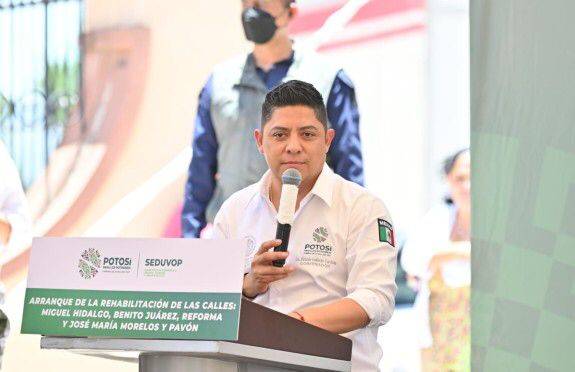 Ricardo Gallardo protegerá derechos de trabajadores agrícolas