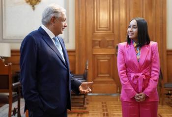 AMLO se re&uacute;ne con la primer mujer astronauta mexicana