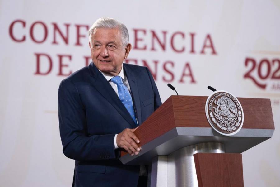 AMLO recuerda que esta en el mandato por decisión del pueblo y no por potentados