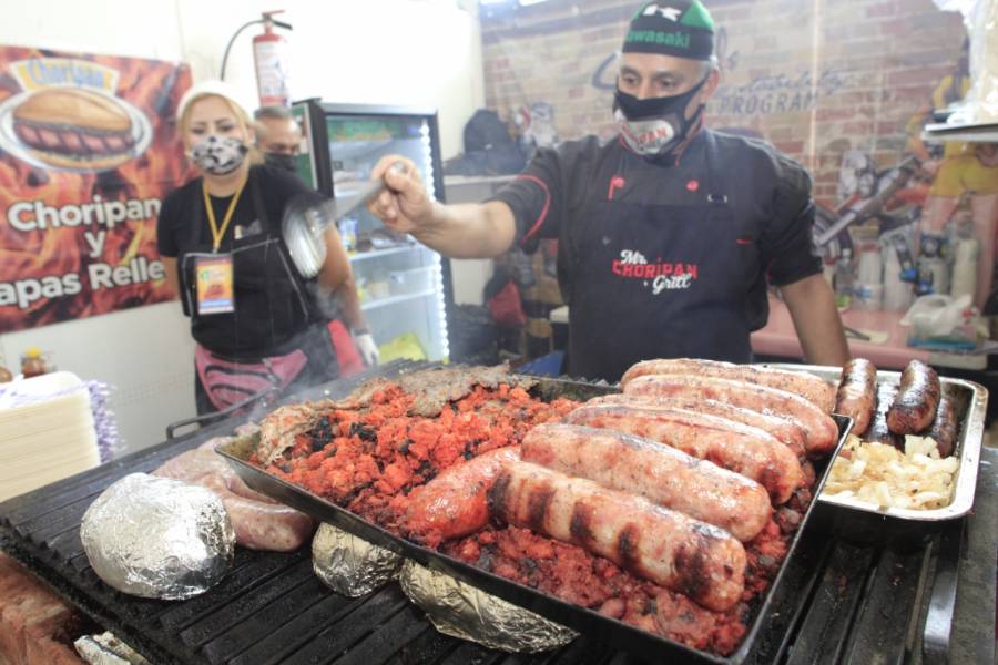 VC estableció récord de la torta más grande del mundo con 74 metros de largo y 800 kg