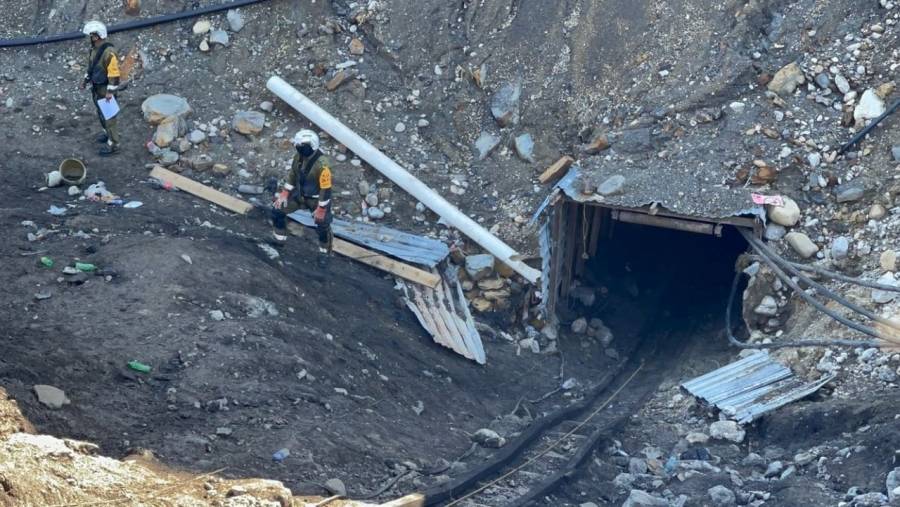 Con buzos se busca a mineros en pozos inundados: Sedena